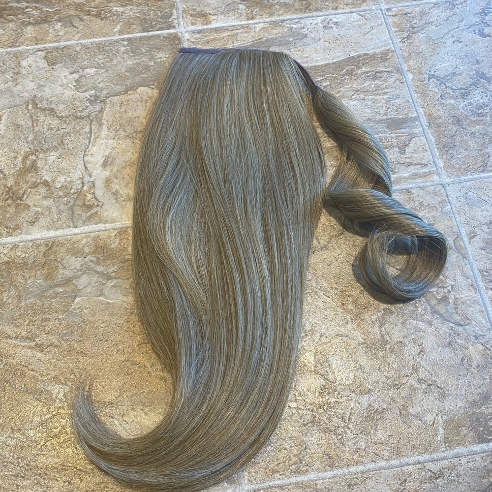 Ash blonde Lola inh pony